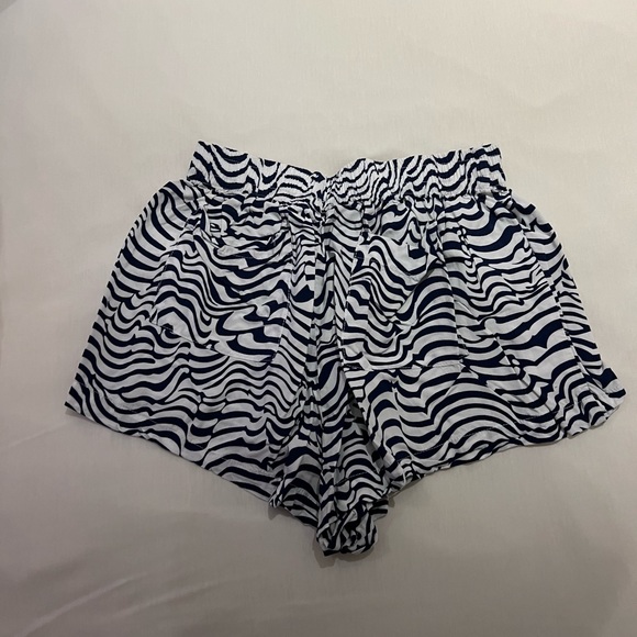 LF Millau White Shorts Blue Stripe Design - Picture 3 of 3